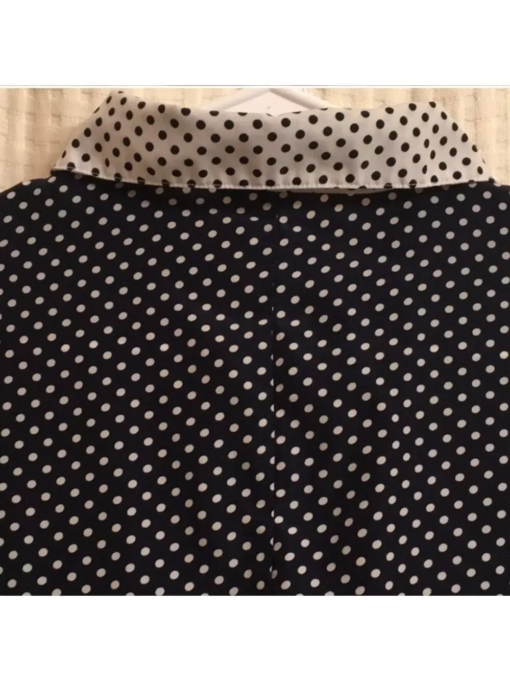 Forever 21 Modest womens size Medium polka dots dark blue white‎ button-d…